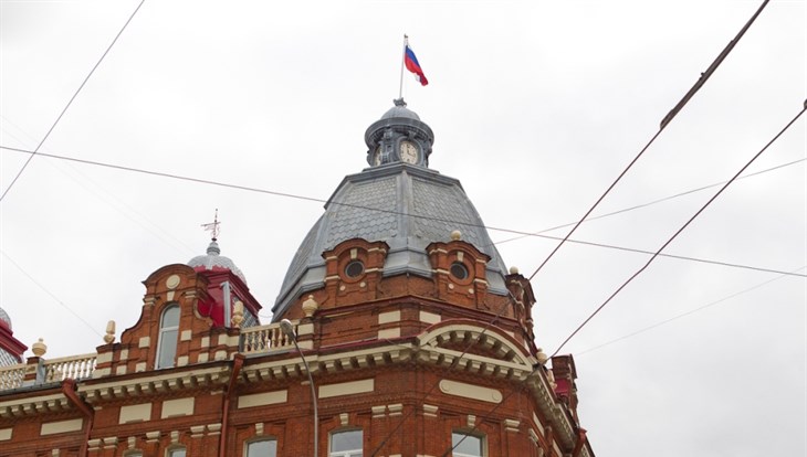 Часы на здании мэрии Томска переведут рано утром в воскресенье