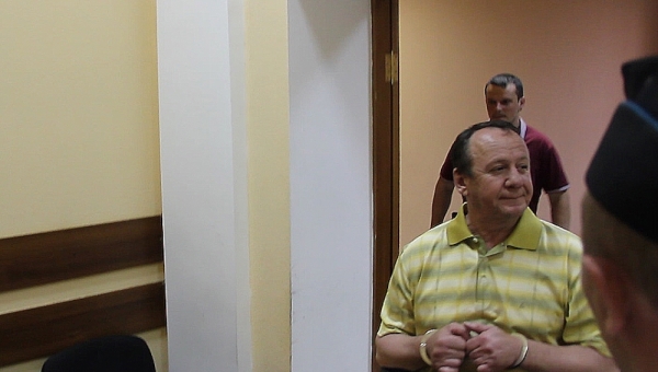 Суд отправил под домашний арест главу дочки СХК  Анисима Учителя