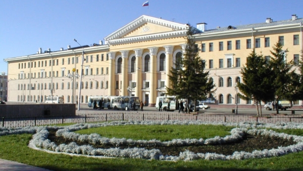 Вандалы похитили с клумбы на центральной площади Томска 2 тыс цветов