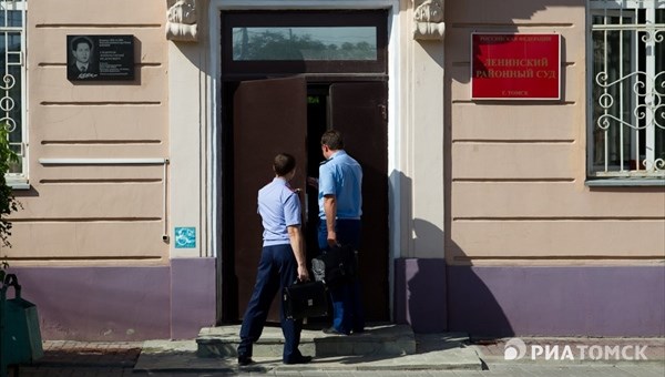 Суд в Томске продлил задержание подозреваемому в убийстве девочки