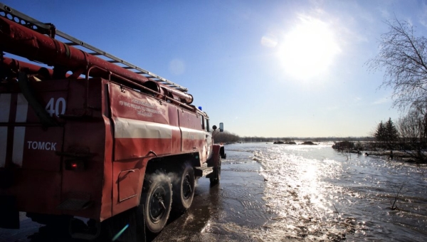 Автодорога в Томской области оказалась подтоплена из-за разлива Оби