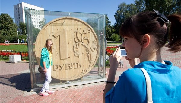 Деревянный рубль может переместиться к зданию томского Казначейства