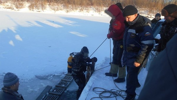 Рыбак утонул под Томском, провалившись под лед на снегоходе