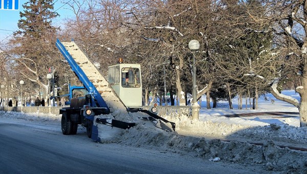 Мэр Томска: САХ не успело до снегопада освоить новую уборочную технику