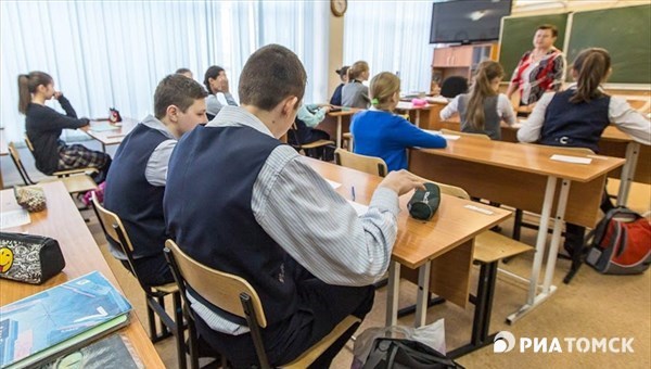 Томск получит от области средства на повышение зарплат педагогов