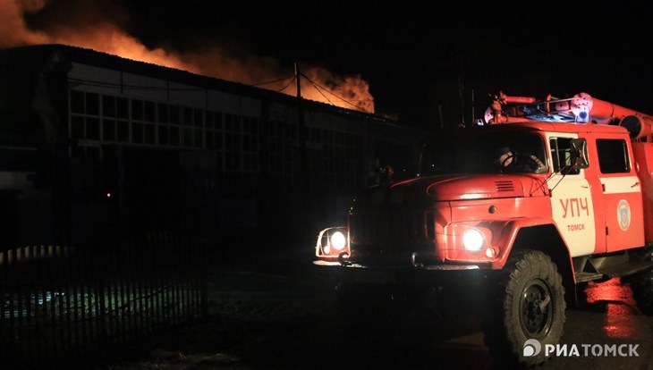 Двое взрослых и двое детей спасены при пожаре в двухэтажке под Томском
