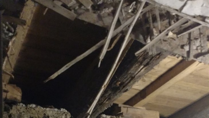 Обрушение потолка произошло в жилом доме на Советской в Томске