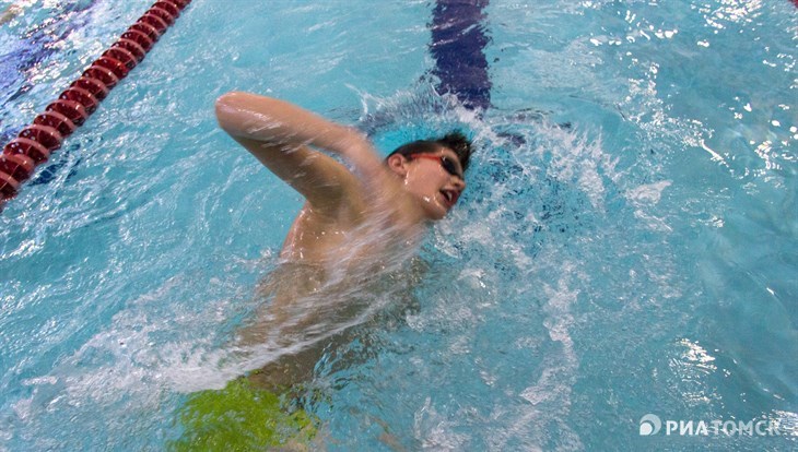 Без слуха, но с характером: история юного пловца-чемпиона из Северска