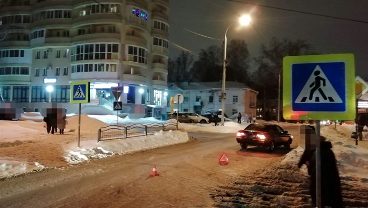 Nissan сбил женщину с сыном на "зебре" на Сибирской в Томске