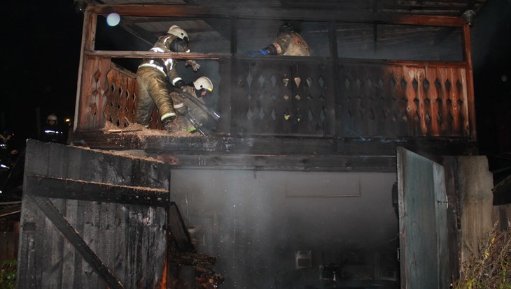 Жилой дом загорелся на севере Томска, жильцы эвакуировались сами
