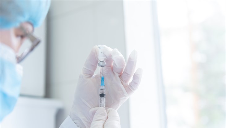 Томский врач о том, можно ли ставить прививку людям, перенесшим рак