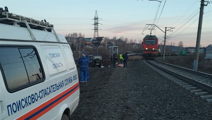 Поезд насмерть сбил мужчину в Томске