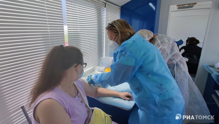 Власти рекомендовали томским работодателям давать отгулы за прививки