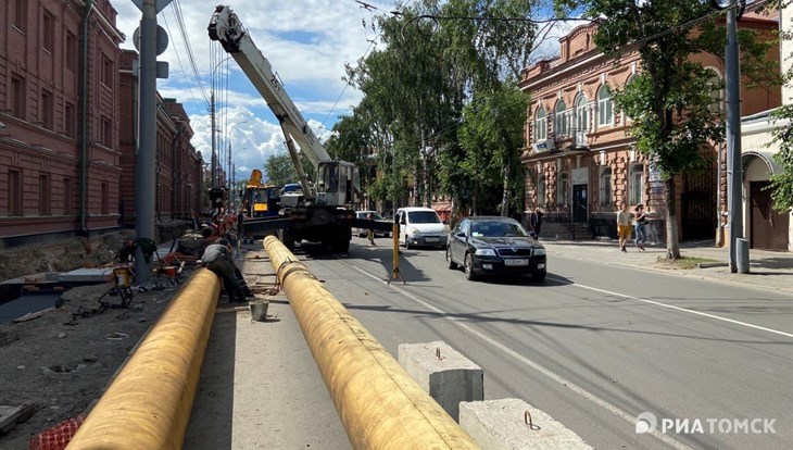 Пробки образовались в центре Томска из-за раскопок на Фрунзе
