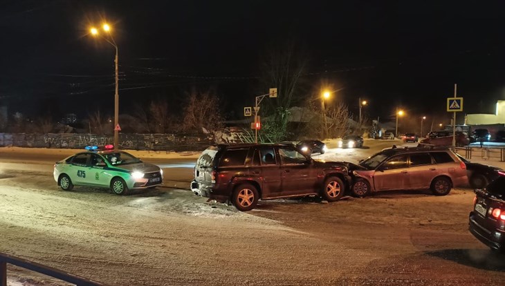 Четыре машины столкнулись в центре Томска, один человек в больнице