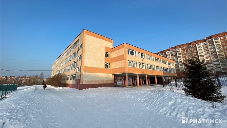Ребенок госпитализирован после падения из окна школы №40 в Томске