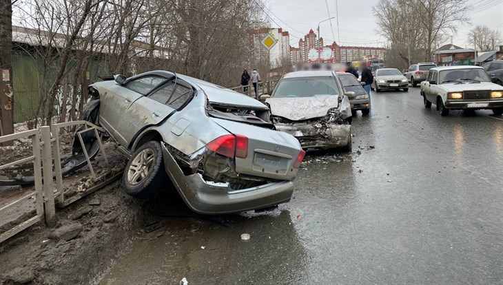 Два водителя попали в больницу после ДТП на 79-й Гвардейской в Томске