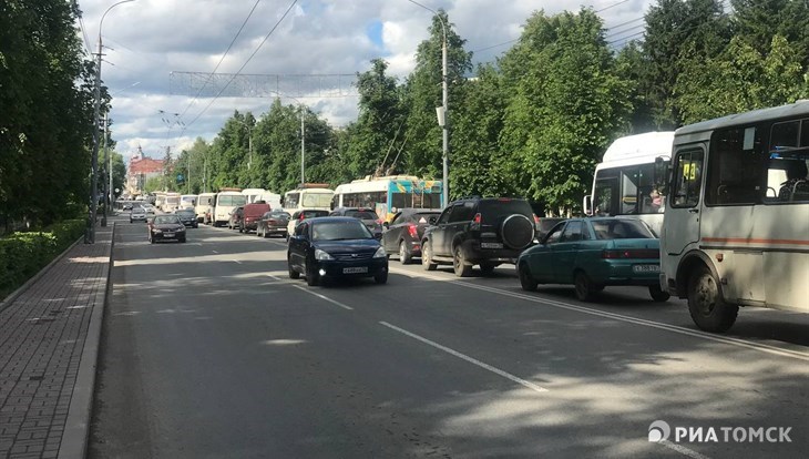 Движение по проспекту Ленина в Томске парализовано из-за ДТП