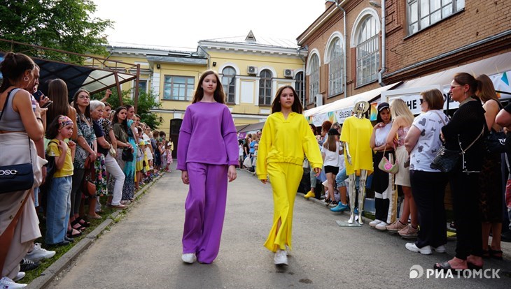 Как одеваться и рисовать стрелки: программа томского "Модного дворика"