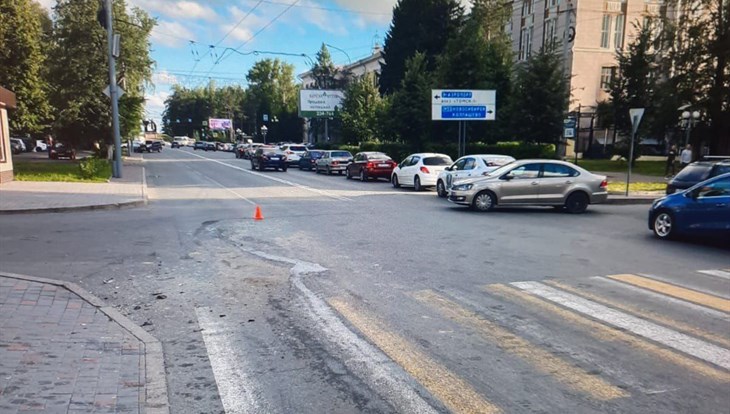 Внедорожник Kia врезался в маршрутку на пр. Ленина в Томске