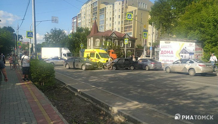 Двухлетний ребенок попал в больницу после ДТП в центре Томска