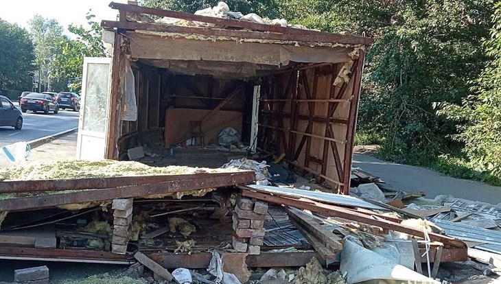 Стена обрушилась при разборе киоска в Томске, погиб мужчина