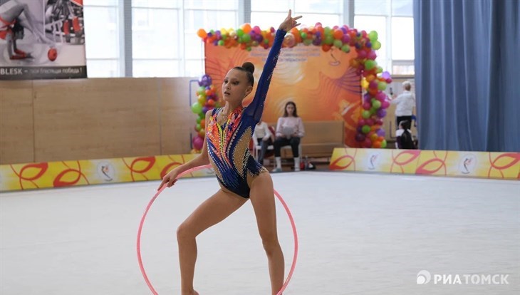 Грация и пластика: как в Томске соревнуются художественные гимнастки