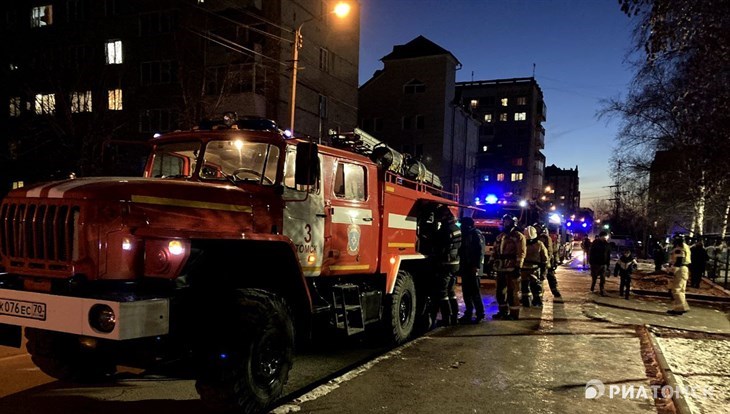 Пожарные спасли 50 человек из задымленной девятиэтажки в Северске