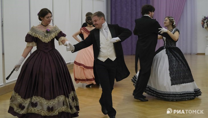 Как в XIX веке: бал для ценителей старинных танцев прошел в Томске