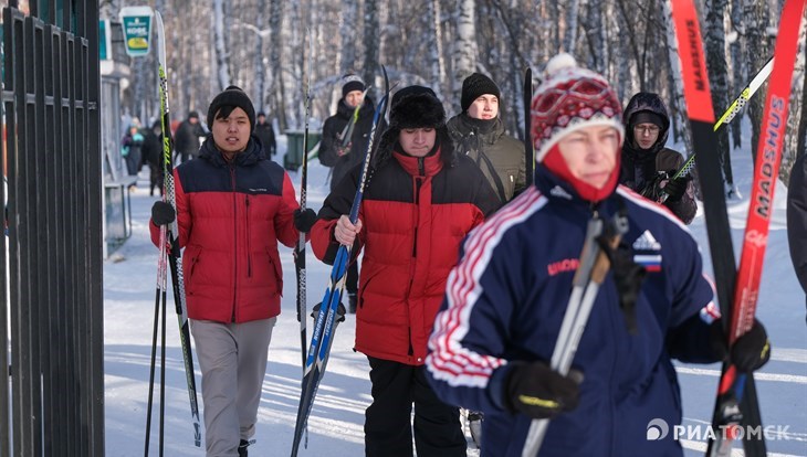 Навострили лыжи: как в Томске прошел забег "Лыжня России-2023"
