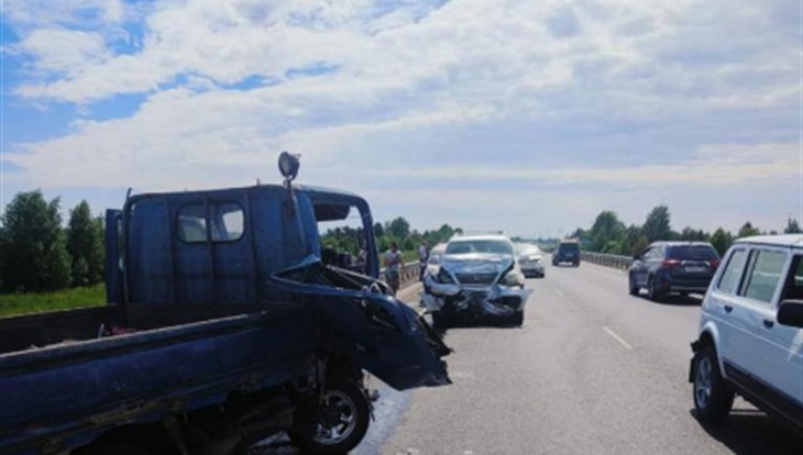 Трое пострадали в ДТП с Lexus, Lada и грузовиком под Томском