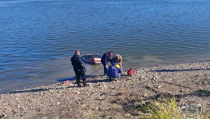 Парень погиб в затонувшем в реке под Томском автомобиле