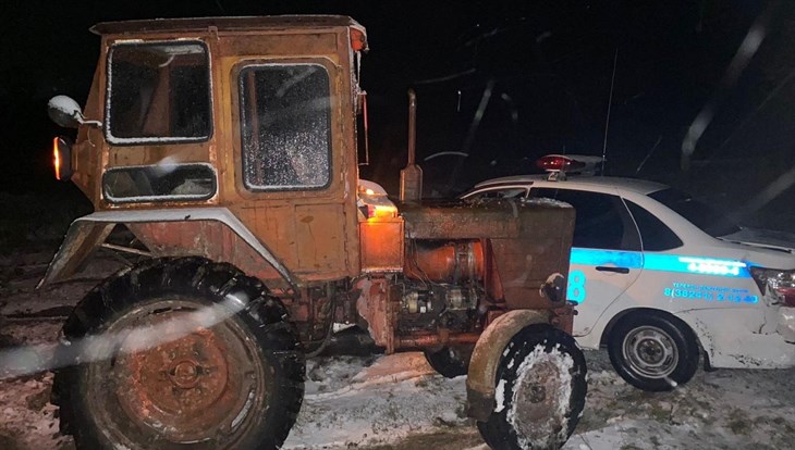 Нетрезвый тракторист протаранил автомобиль ДПС в томском селе