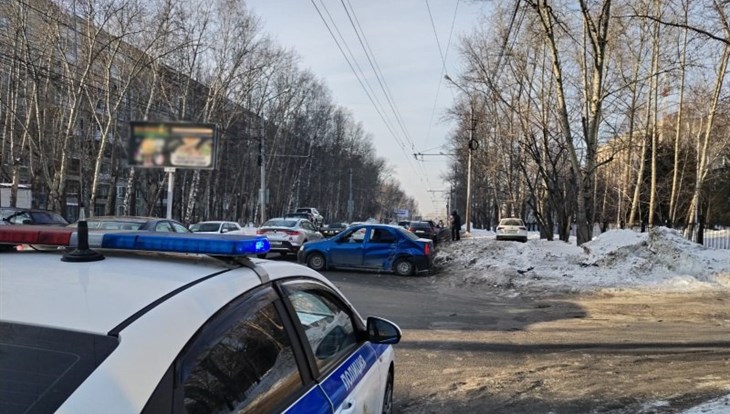 Двое взрослых и ребенок попали в больницу после ДТП в Томске