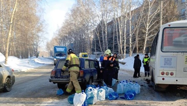 Четверо пострадали в лобовом столкновении автобуса и "ВАЗа" в Томске
