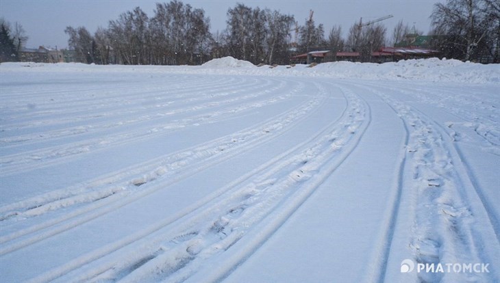 Круги на льду Белого озера в Томске появились из-за чистки катка