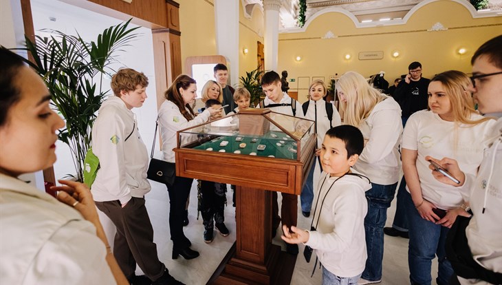 Томские школьники познакомились с историей денег на выставке 