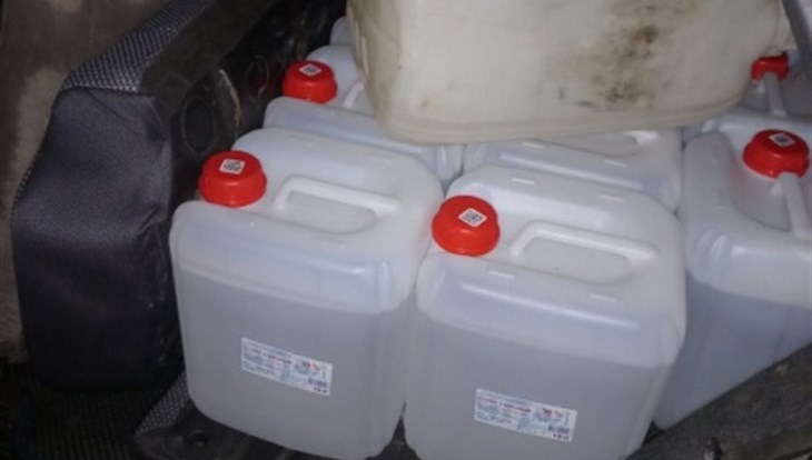Полицейские изъяли более 240 литров спирта из машины томского селянина