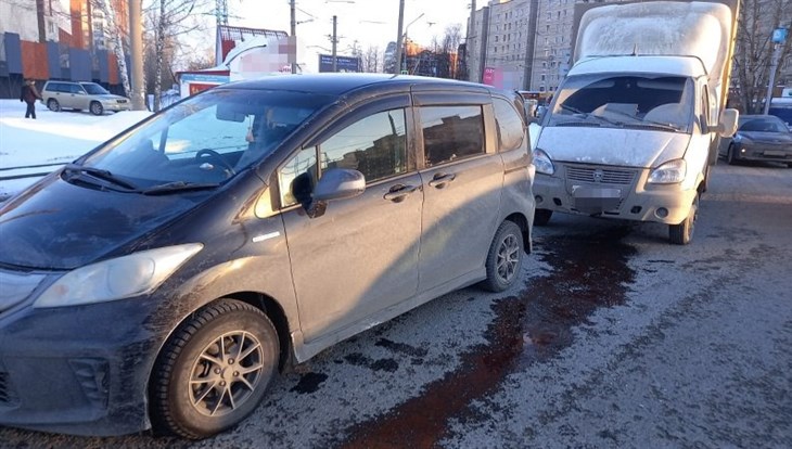 Девочка-пассажир минивэна Honda пострадала в ДТП на Нахимова в Томске