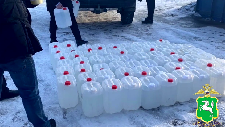 Сотрудники ДПС изъяли 800литров спирта, который везли в сторону Томска