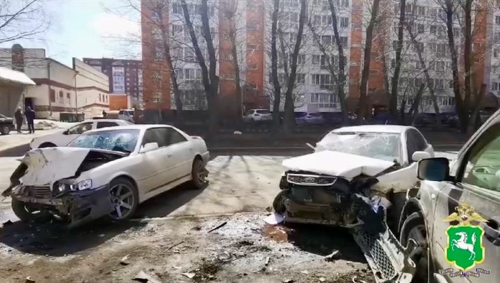 Пятеро доставлены в больницу после массового ДТП на Лазо в Томске