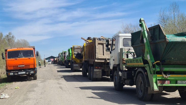 САХ: очередь мусоровозов на томском полигоне связана с пиком нагрузки