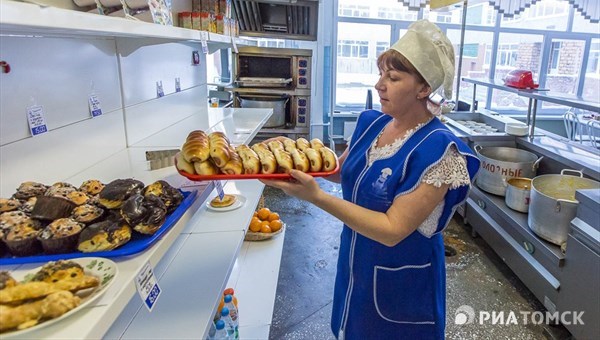 Мэрия обязала бизнес усилить контроль за качеством еды в школах Томска