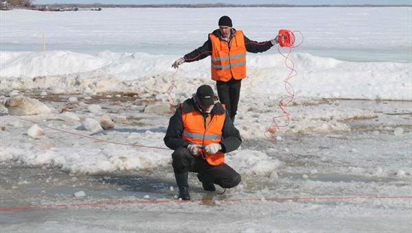 Специалисты начали взрывать ледовые переправы на Оби в Томской области