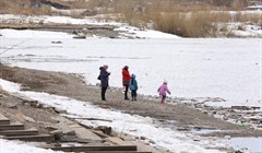 Томские власти предупреждают, что выход и выезд на лед опасны