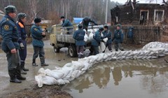 Томские спасатели укрепили берега Ушайки на Степановке и в Заварзино