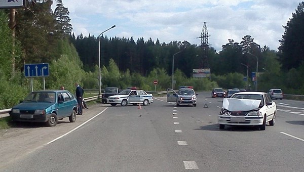 Женщина на иномарке в Томске наехала на пенсионера, толкавшего машину
