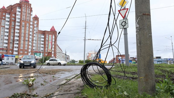 Энергетики продолжают устранять обрывы электросетей в Томске