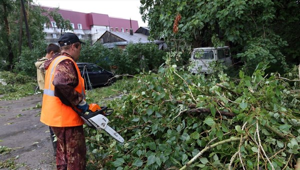 Неожиданный ураган: как в Томске устраняют последствия стихии