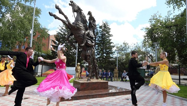 Мэр открыл памятник Ермаку в центре Томска